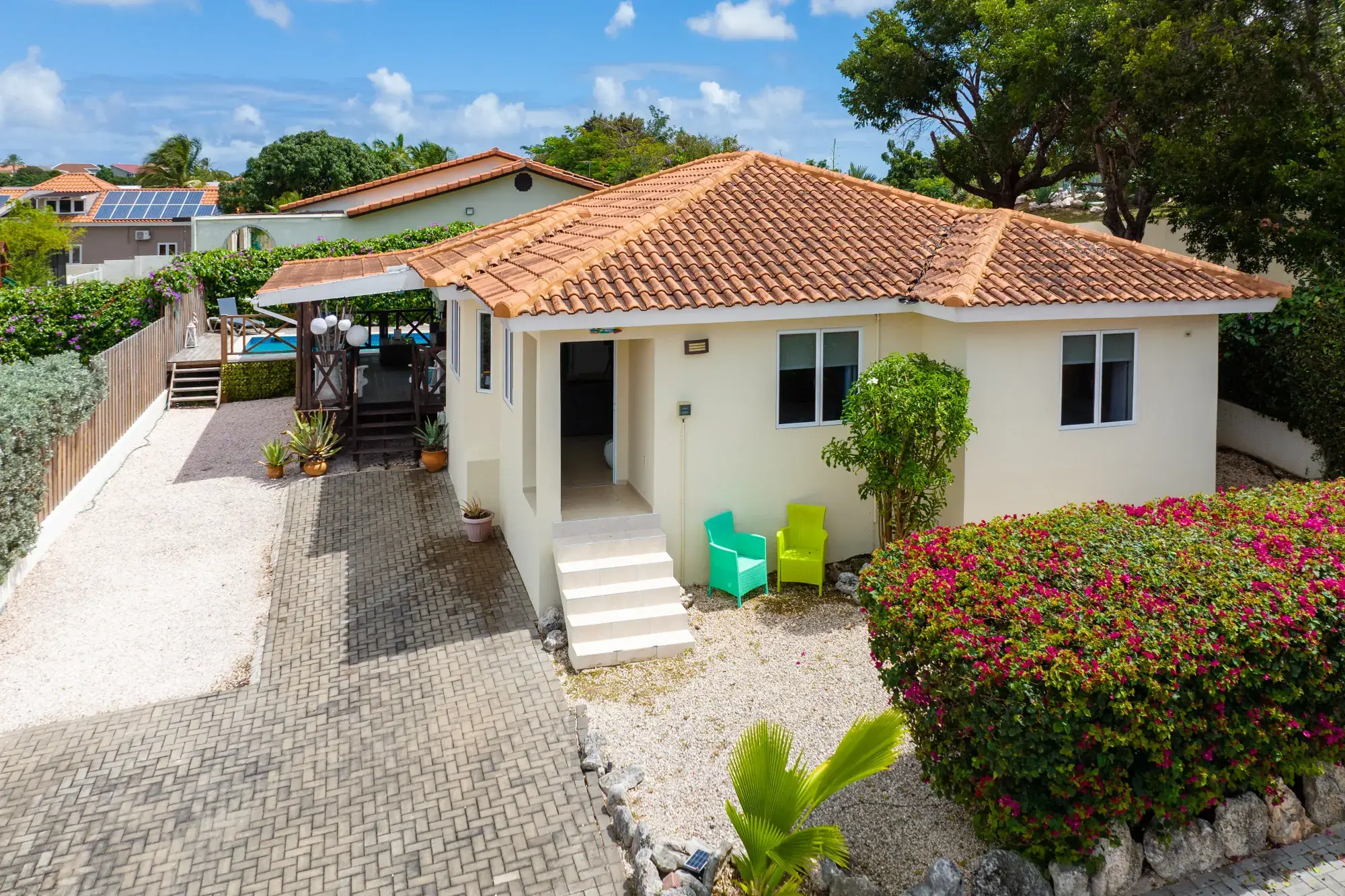 Vooraanzicht van Kas Granjero in Jan Thiel, Curaçao