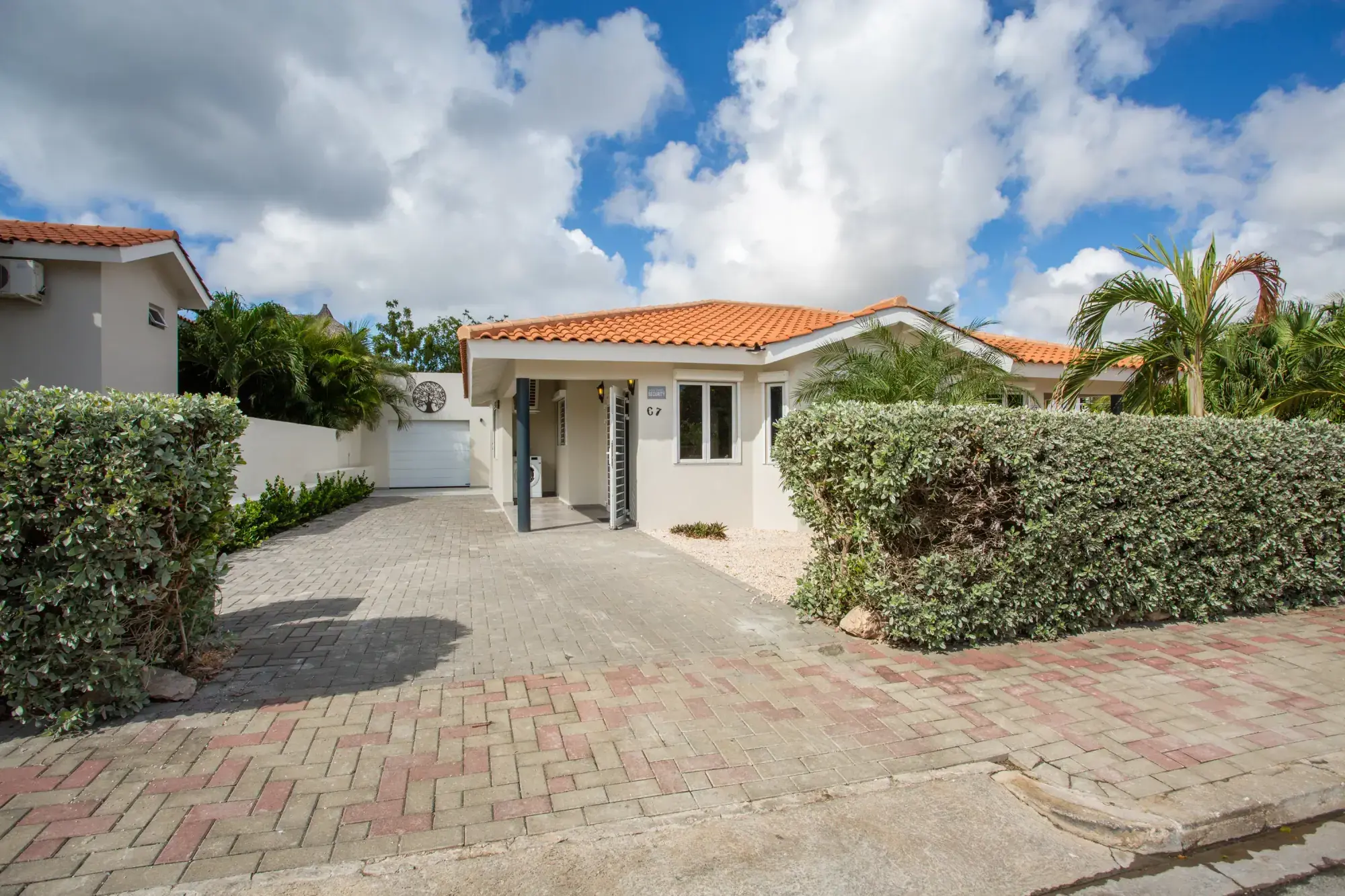 Vooraanzicht van Villa Dushi in Jan Thiel, Curaçao