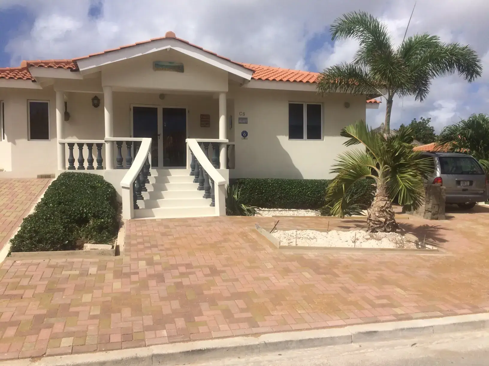 Vooraanzicht van Villa Dushi Bida in Jan Thiel, Curaçao