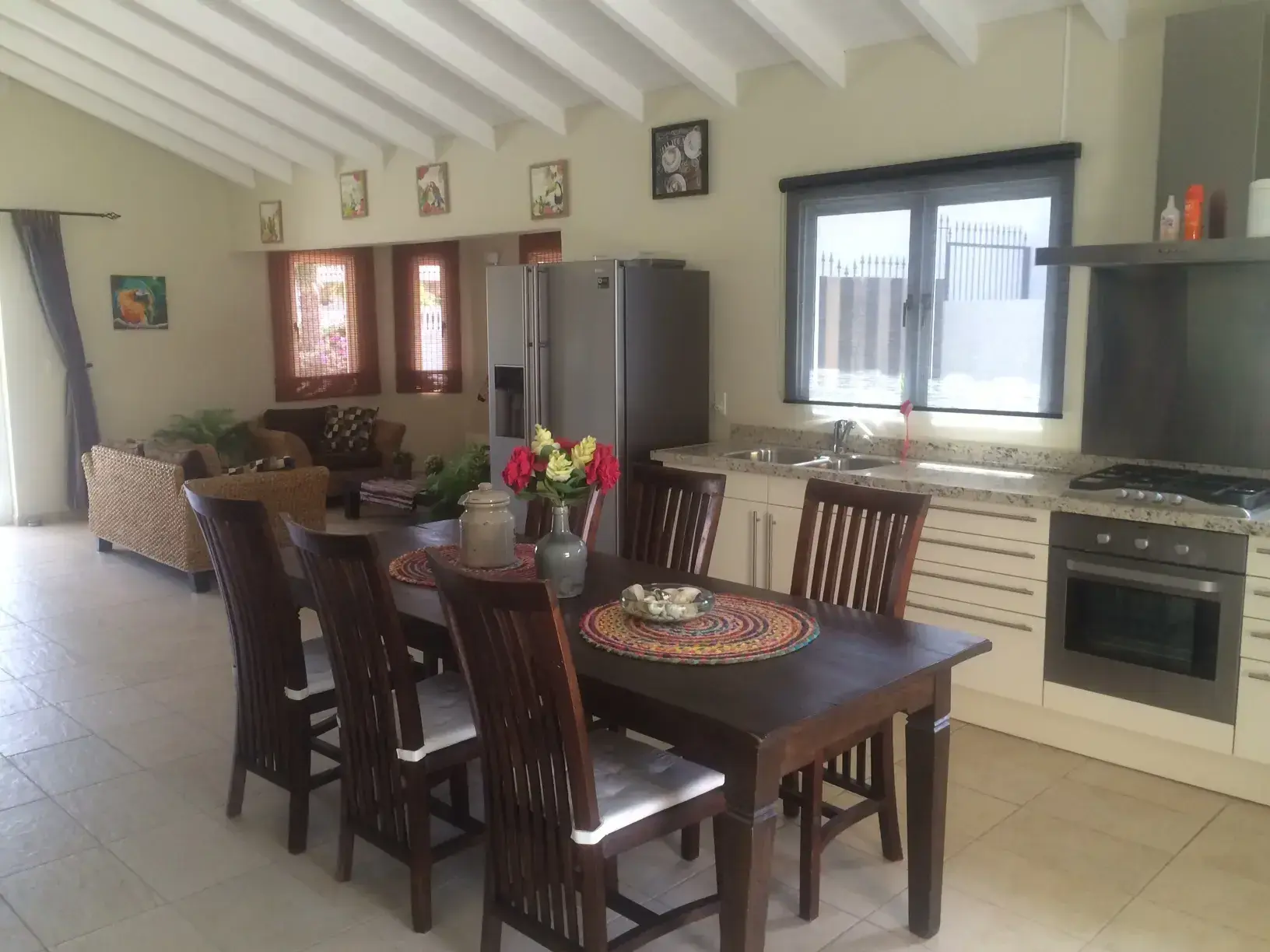 Woonkamer 2 van Villa Dushi Bida in Jan Thiel, Curaçao